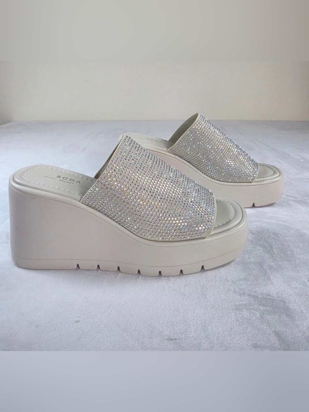 🔘Soda cream colored Rhinestone Platform Wedge Slide